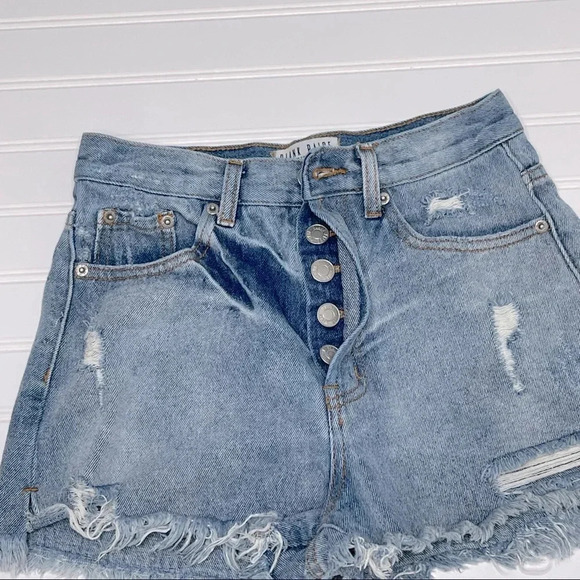 Blank Paige Lola Denim Button Fly Distressed Cutoff short  Shorts Size Small - Picture 3 of 6